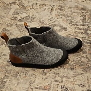 Huckberry Greys Men's & Women's Outdoor Slipper Boot(New - Never Worn) M7/W9